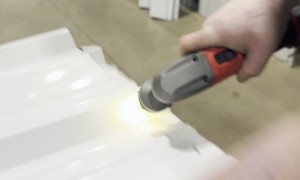 Clever Shop Hack Catches Nibblets With a Soda Bottle