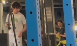 Dropped Weight Squirts Liquid Chalk Over Gym