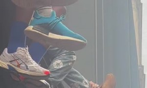 Man's Boots Stolen During Knicks Championship Parade