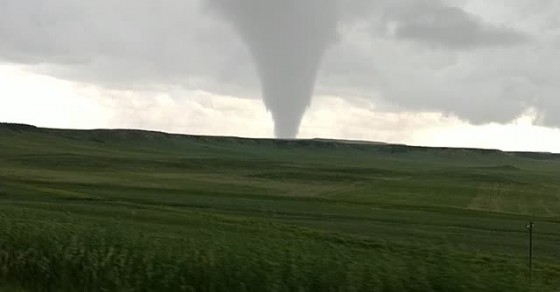 Storm Chasers Catch Tornado Touchdown - Sharedots
