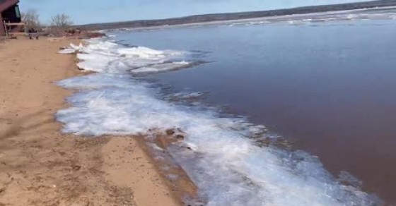 Ice Stacking Listen to the cool sounds of ice stacking on Lake Superior - Sharedots