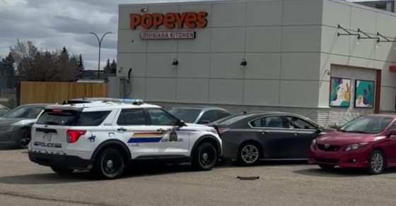 Police Blockade Alleged Car Thief In Parking Lot - Sharedots