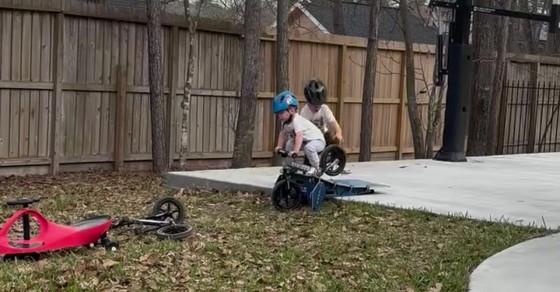 Don't Worry, Bro! I've Got You! - Sharedots