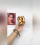 Talented man carves Chinese celebrities on apples