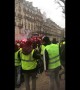 Extraordinary scenes: "yellow vest" protesters steal crane