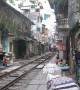 Jaw-dropping footage shows train passing through narrow street in Vietnam