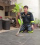 Brave fireman shows how to catch a cobra with bare hands