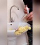 Incredible life-hack! Creative Chinese repairman perfectly fixes household goods using instant noodles