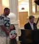 Man shocks resort audience as he beautifully sings with pianist