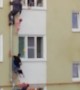 Good Samaritans Climb Drainpipe to Save Kids From Fire